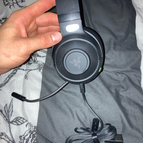 Gaming Headphones BRAND NEW wires never even uncoiled , $69.99 in store - Picture 5 of 6